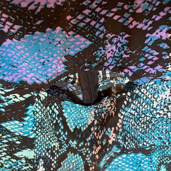 Snakeskin romper with cutout - Picture 4 of 4